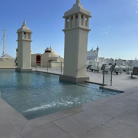 In Puerto Marina