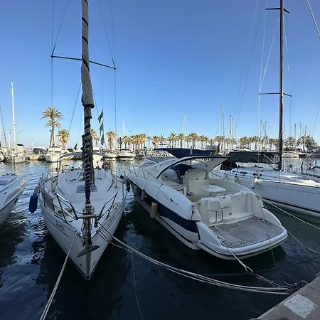 In Puerto Marina